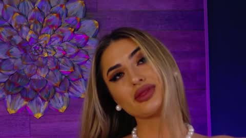 Lora online show from November 29, 2025, 8:45 pm