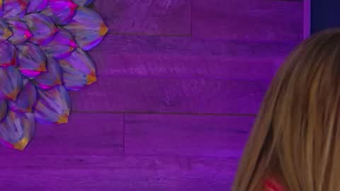 Lora online show from February 19, 2026, 8:27 pm