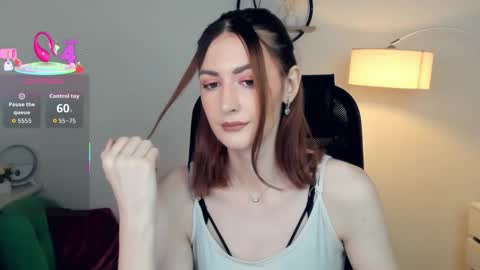 Lora online show from November 27, 2025, 11:01 am