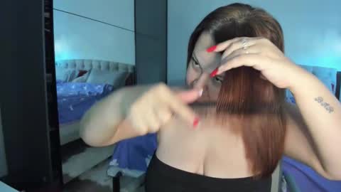 Snapshot of loraflame chatting on October 11, 2025, 9:19 am Lora online show from October 11, 2025, 9:19 am