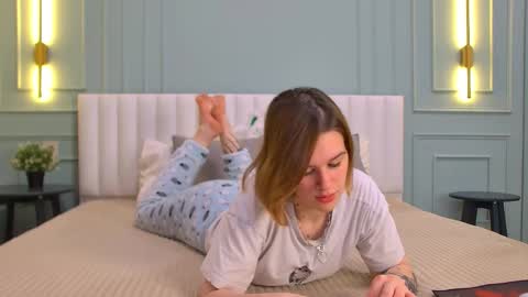 Snapshot of lorapuffs chatting on October 14, 2025, 4:19 pm Lora online show from October 14, 2025, 4:19 pm