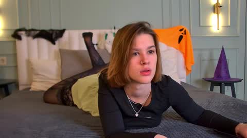 Snapshot of lorapuffs chatting on October 28, 2025, 4:20 pm Lora online show from October 28, 2025, 4:20 pm