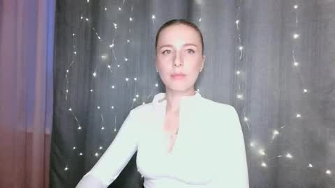 Snapshot of loravine chatting on March 25, 2026, 3:18 pm loravine online show from March 25, 2026, 3:18 pm