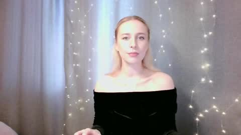 Snapshot of loravine chatting on April 2, 2026, 9:40 am loravine online show from April 2, 2026, 9:40 am