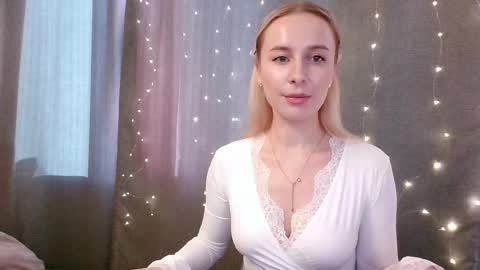 Snapshot of loravine chatting on April 4, 2026, 1:52 pm loravine online show from April 4, 2026, 1:52 pm