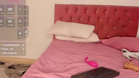 lore_rey online show from December 24, 2024, 1:16 am