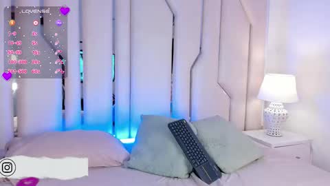  Loreana  online show from September 25, 2025, 4:38 am