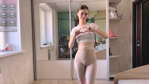 Snapshot of loreeluben chatting on October 24, 2025, 5:15 am Olivia online show from October 24, 2025, 5:15 am