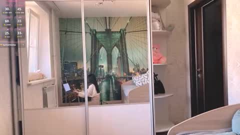 Snapshot of loreeluben chatting on October 25, 2025, 9:28 am Olivia online show from October 25, 2025, 9:28 am