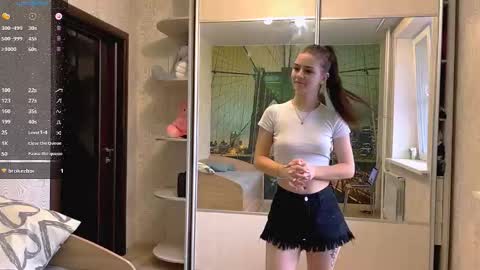 Snapshot of loreeluben chatting on October 29, 2025, 3:31 am Olivia online show from October 29, 2025, 3:31 am