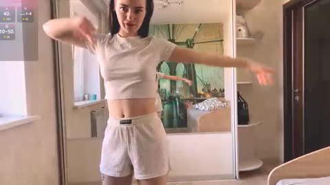 Snapshot of loreeluben chatting on October 31, 2025, 5:19 am Olivia online show from October 31, 2025, 5:19 am