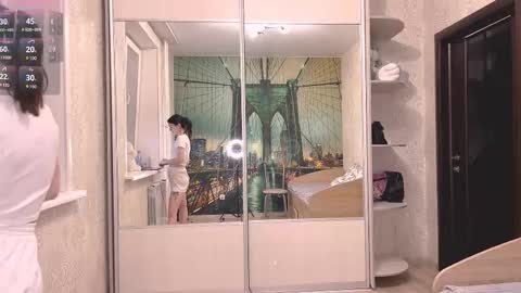 Snapshot of loreeluben chatting on November 12, 2025, 1:11 pm Olivia online show from November 12, 2025, 1:11 pm