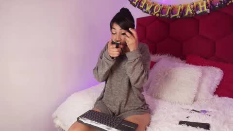 LORELI online show from October 28, 2025, 3:43 am