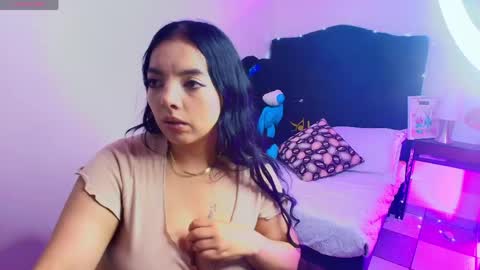 Snapshot of loren_44tits chatting on May 8, 2026, 9:20 pm Loren online show from May 8, 2026, 9:20 pm
