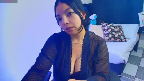 Snapshot of loren_44tits chatting on June 1, 2026, 9:05 pm Loren online show from June 1, 2026, 9:05 pm