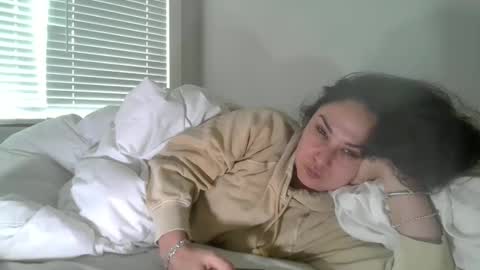 lorenlovely online show from November 21, 2025, 8:51 pm