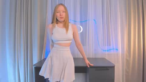 Snapshot of lorenpiyano chatting on December 15, 2025, 5:17 pm Lola online show from December 15, 2025, 5:17 pm