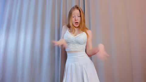 Snapshot of lorenpiyano chatting on December 22, 2025, 3:03 am Lola online show from December 22, 2025, 3:03 am