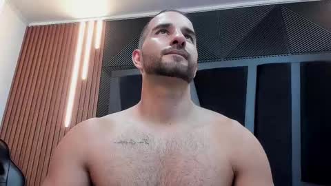  L O R E N Z O  Thumbs Up help  online show from September 27, 2025, 5:29 pm