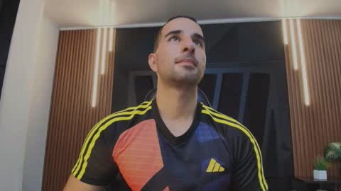  L O R E N Z O  Thumbs Up help  online show from January 12, 2026, 5:18 pm