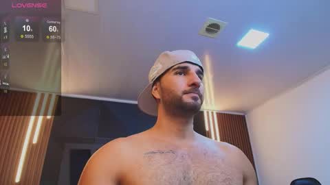  L O R E N Z O  Thumbs Up help  online show from March 19, 2026, 5:17 pm