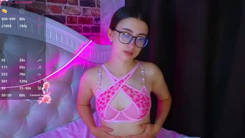 loretta_martinez online show from September 23, 2025, 4:43 pm