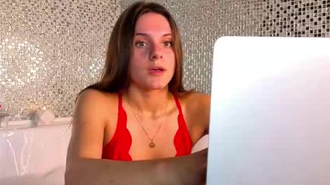 Snapshot of lorettadunnelli chatting on October 5, 2025, 6:50 pm Chloe for Fan BlackHole online show from October 5, 2025, 6:50 pm