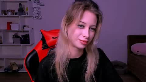 Lori online show from November 9, 2025, 6:17 pm