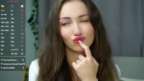 Naomi online show from October 1, 2025, 9:54 pm