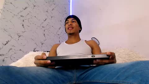 Lorian Vikel  online show from October 9, 2025, 9:46 pm