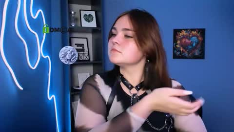 Lora for u online show from October 7, 2025, 7:22 pm