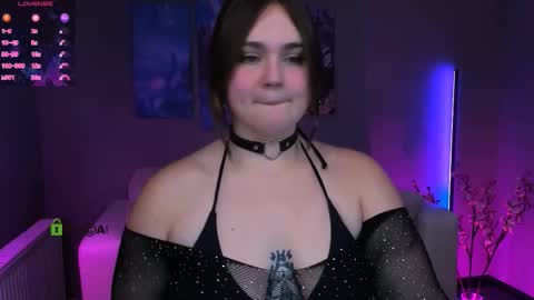 Lora for u online show from October 9, 2025, 7:23 pm