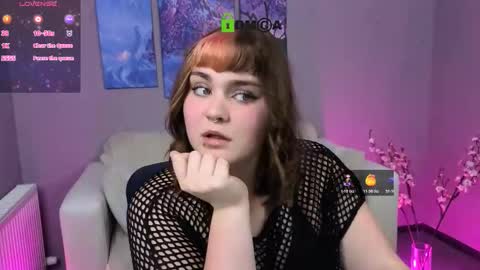 Lora for u online show from November 9, 2025, 9:13 pm