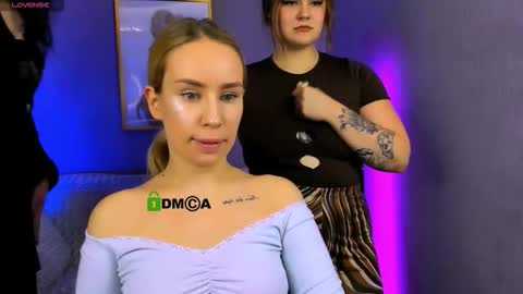 Lora for u online show from November 12, 2025, 8:08 pm