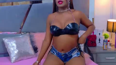 lorraine_johnson online show from April 15, 2026, 8:09 pm