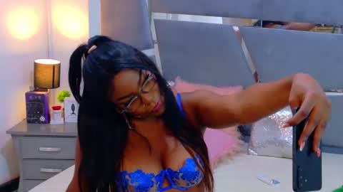 lorraine_johnson online show from May 5, 2026, 5:32 pm