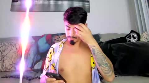 Snapshot of losrompecamera chatting on November 12, 2025, 8:04 am LosRompeCamera online show from November 12, 2025, 8:04 am