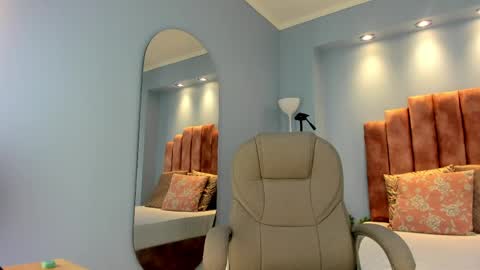 Lou Rosse  online show from May 13, 2026, 8:06 pm