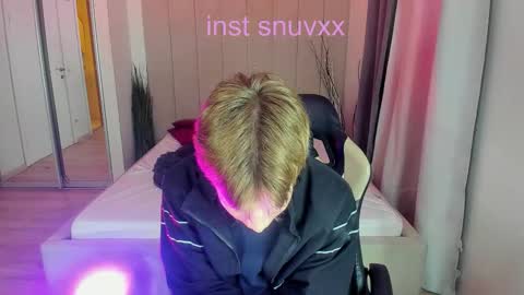 louie_evans online show from September 28, 2025, 3:45 am