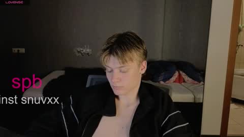 louie_evans online show from October 3, 2025, 3:36 am