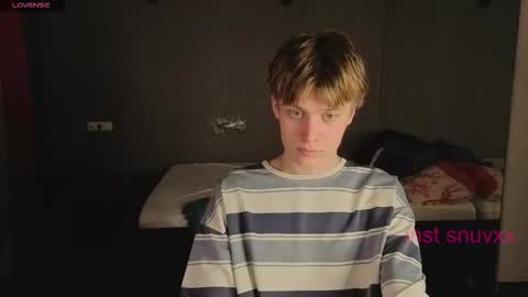 louie_evans online show from October 10, 2025, 3:49 am