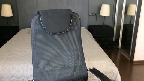 louie_evans online show from October 28, 2025, 8:55 pm