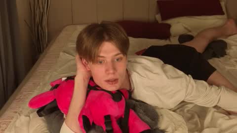 louie_evans online show from January 7, 2026, 4:04 am