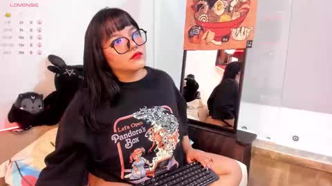   online show from October 20, 2025, 4:51 pm