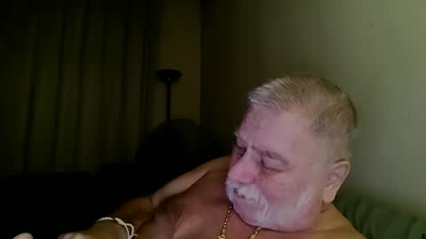 Snapshot of louis_chokdee chatting on November 8, 2025, 5:12 pm louis_chokdee online show from November 8, 2025, 5:12 pm