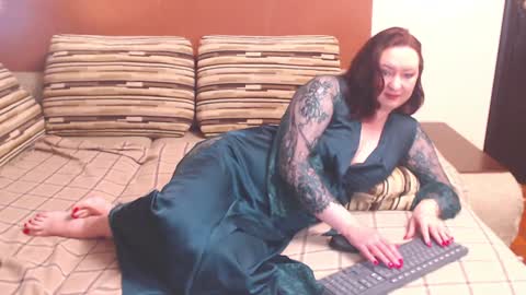 Snapshot of louise_lovee chatting on December 7, 2024, 11:40 am Louise Love online show from December 7, 2024, 11:40 am