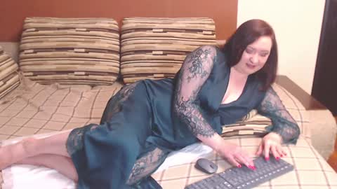 Snapshot of louise_lovee chatting on December 10, 2024, 12:38 pm Louise Love online show from December 10, 2024, 12:38 pm
