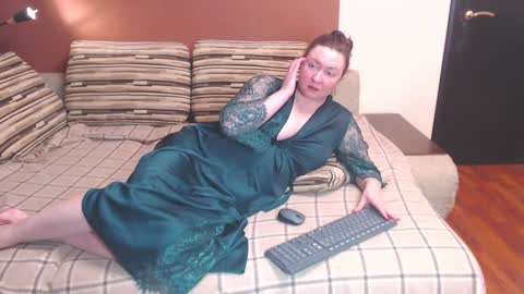 Snapshot of louise_lovee chatting on December 15, 2024, 12:17 pm Louise Love online show from December 15, 2024, 12:17 pm