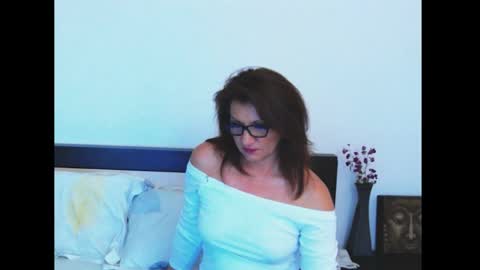 louisebella online show from May 25, 2026, 11:11 pm