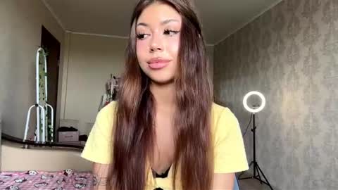 Snapshot of louiswawrzyniak chatting on June 11, 2026, 8:23 am Flora online show from June 11, 2026, 8:23 am
